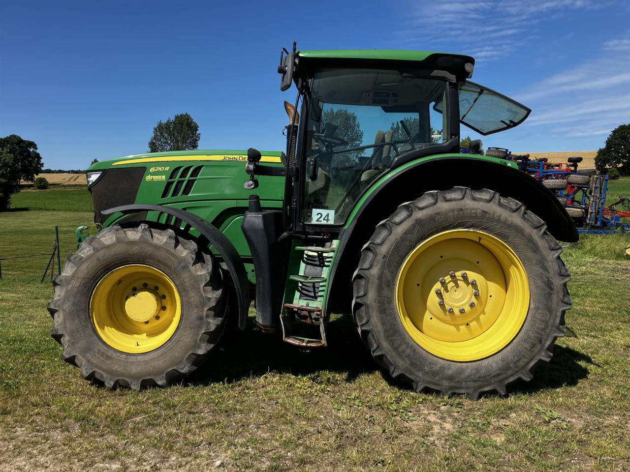John Deere 6210R - Farm tractor: picture 1 John Deere 6210R - Farm tractor: picture 1