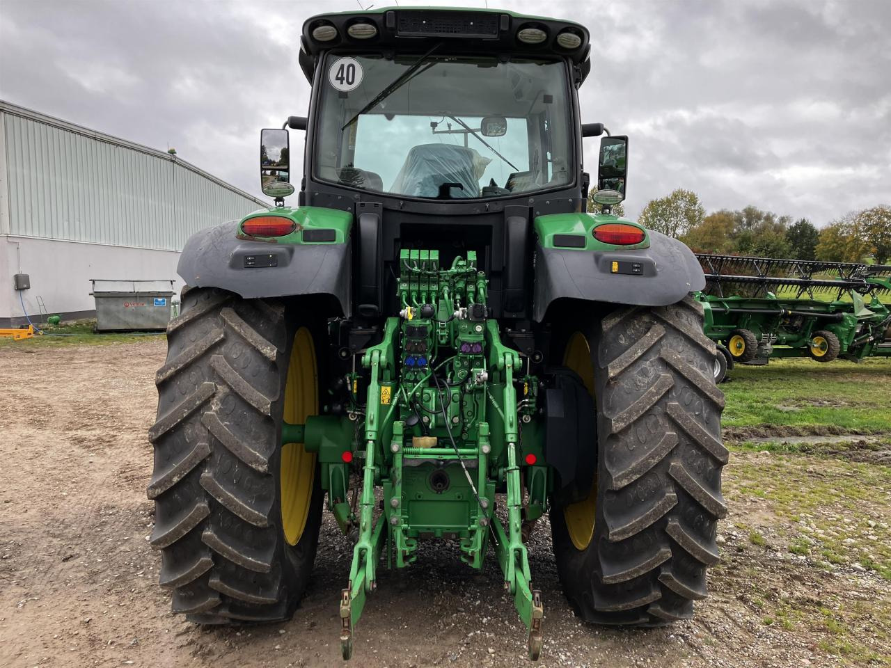 John Deere 6230R - Farm tractor: picture 5 John Deere 6230R - Farm tractor: picture 5