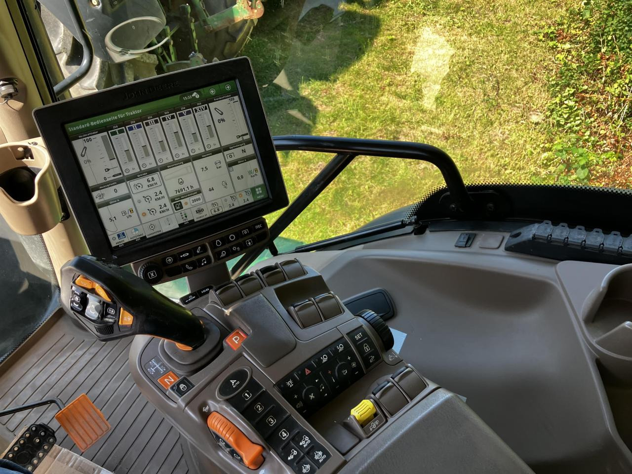 Lease a John Deere 6230R John Deere 6230R: picture 9 Lease a John Deere 6230R John Deere 6230R: picture 9