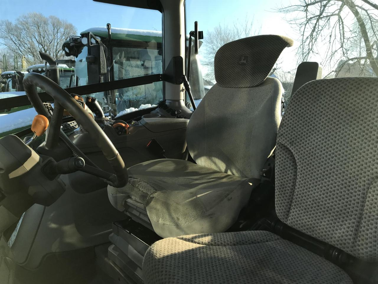 John Deere 6R 140 - Farm tractor: picture 5 John Deere 6R 140 - Farm tractor: picture 5