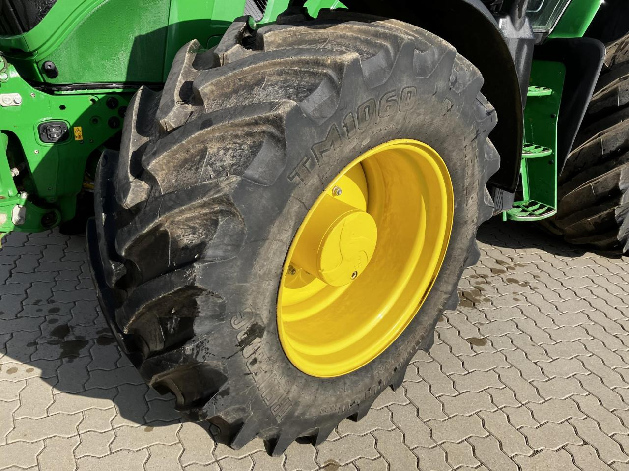 Lease a John Deere 6R 185 John Deere 6R 185: picture 11 Lease a John Deere 6R 185 John Deere 6R 185: picture 11