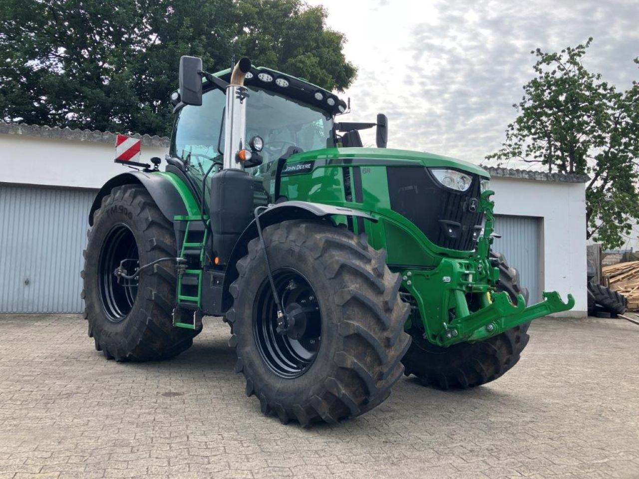John Deere 6R 250 - Farm tractor: picture 2 John Deere 6R 250 - Farm tractor: picture 2