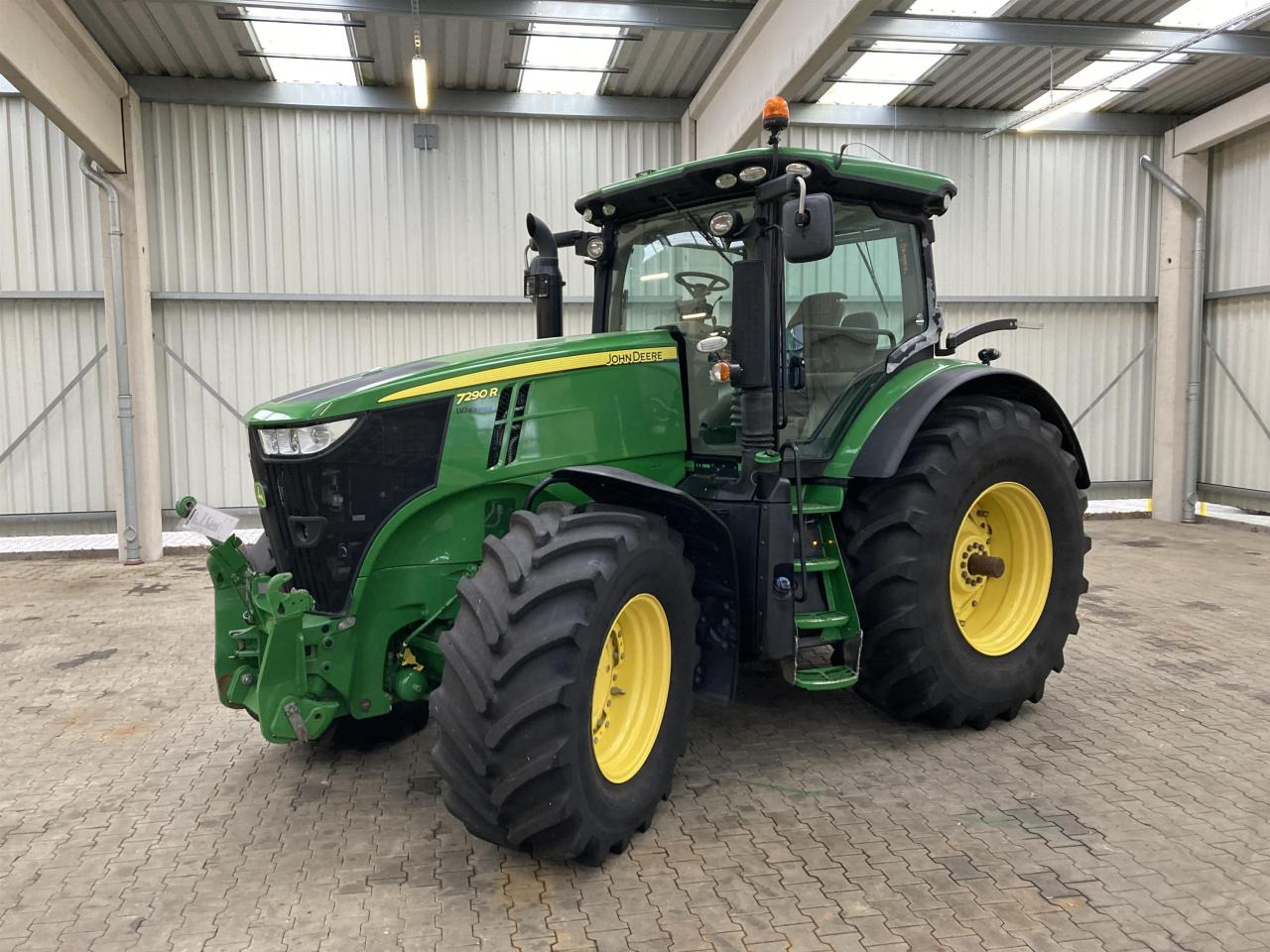 John Deere 7290R - Farm tractor: picture 1 John Deere 7290R - Farm tractor: picture 1