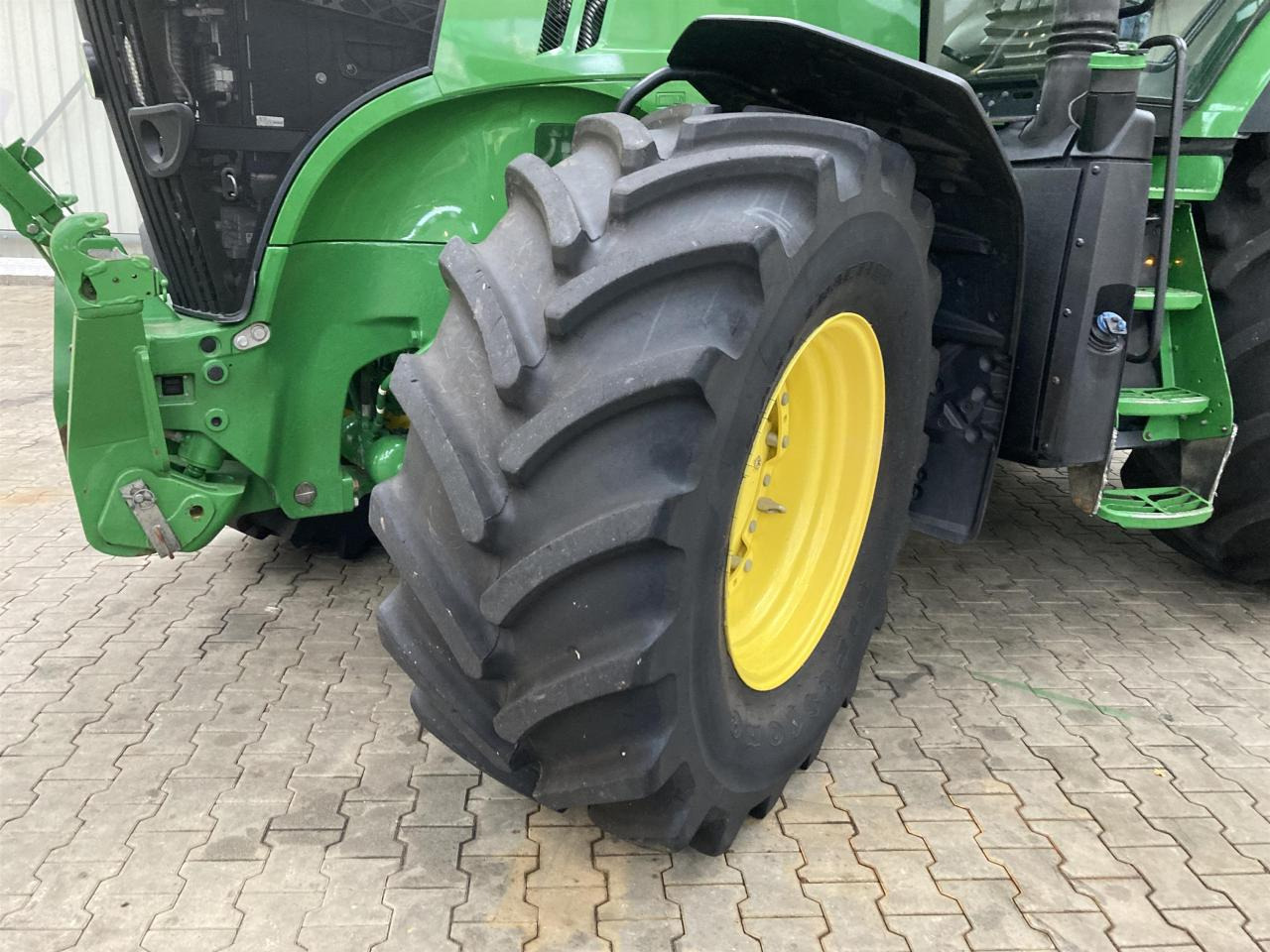 John Deere 7290R - Farm tractor: picture 2 John Deere 7290R - Farm tractor: picture 2
