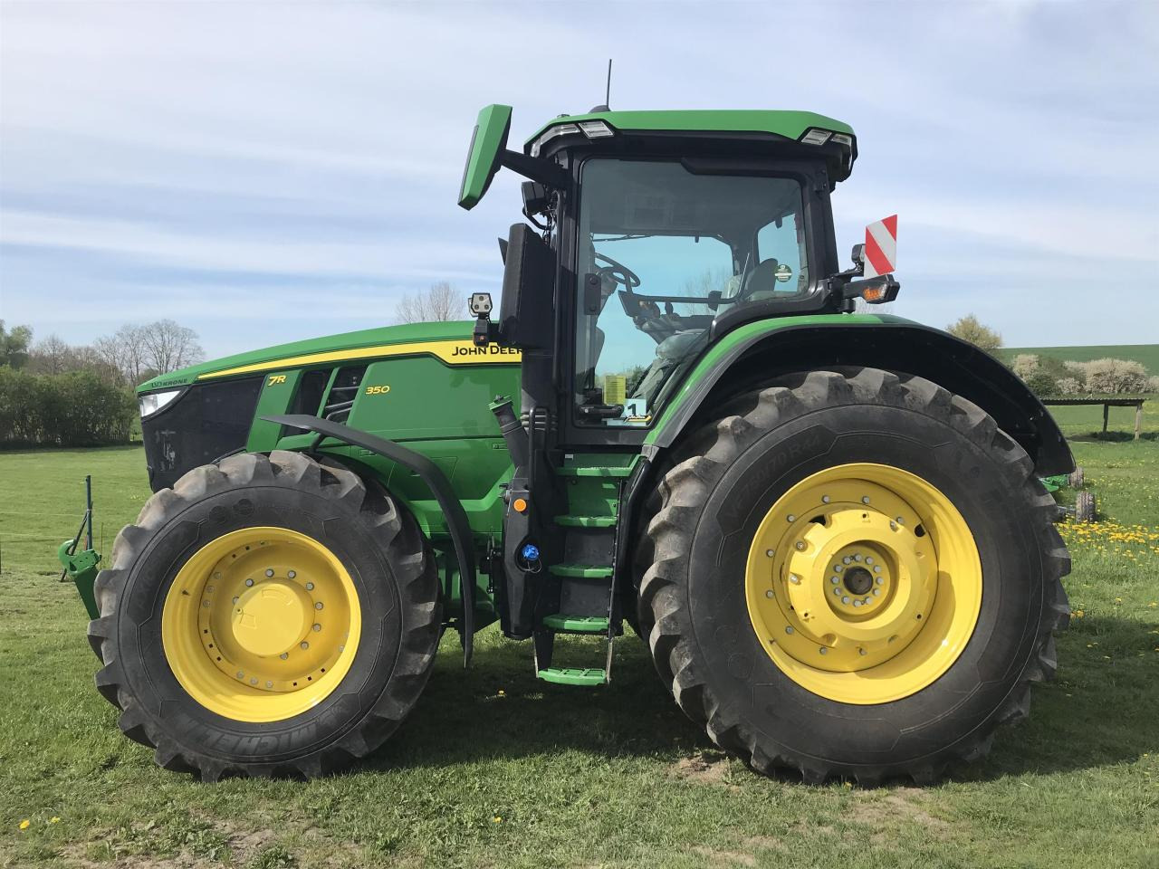 John Deere 7R 350 - Farm tractor: picture 1 John Deere 7R 350 - Farm tractor: picture 1