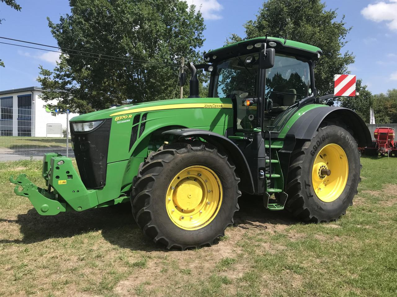 John Deere 8370R - Farm tractor: picture 1 John Deere 8370R - Farm tractor: picture 1