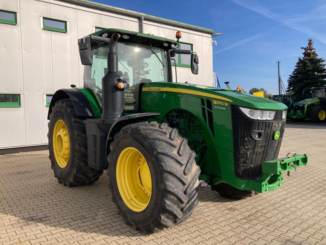 John Deere 8370R - Farm tractor: picture 3 John Deere 8370R - Farm tractor: picture 3