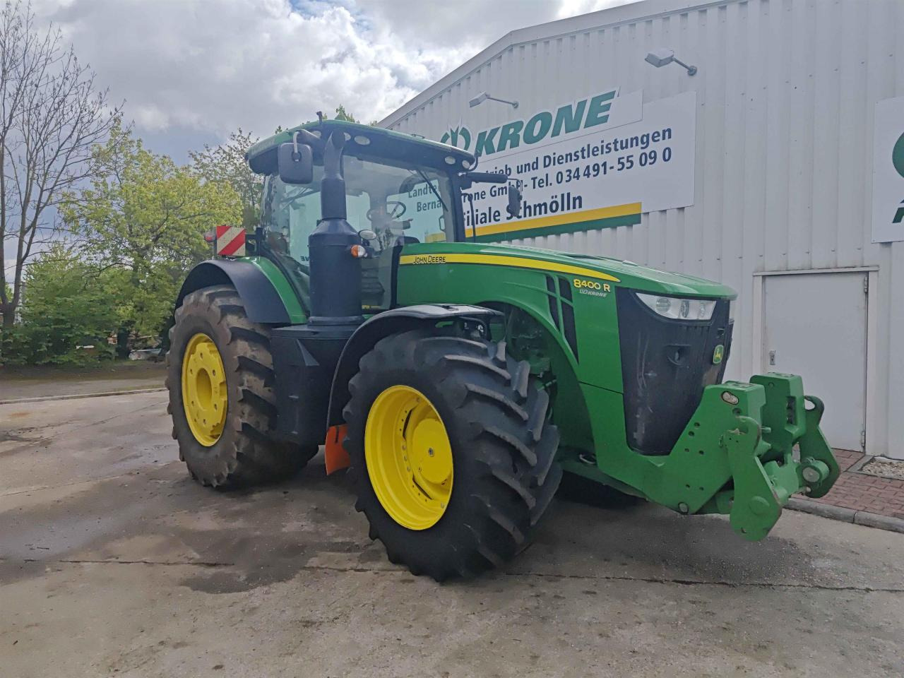 Farm tractor John Deere 8400R: picture 1