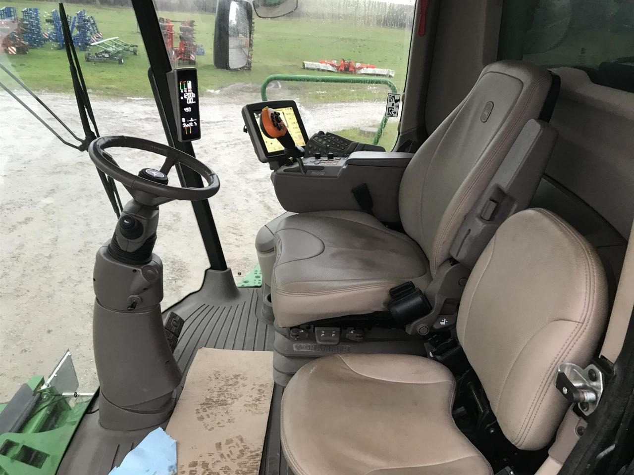 Combine harvester John Deere T670: picture 6
