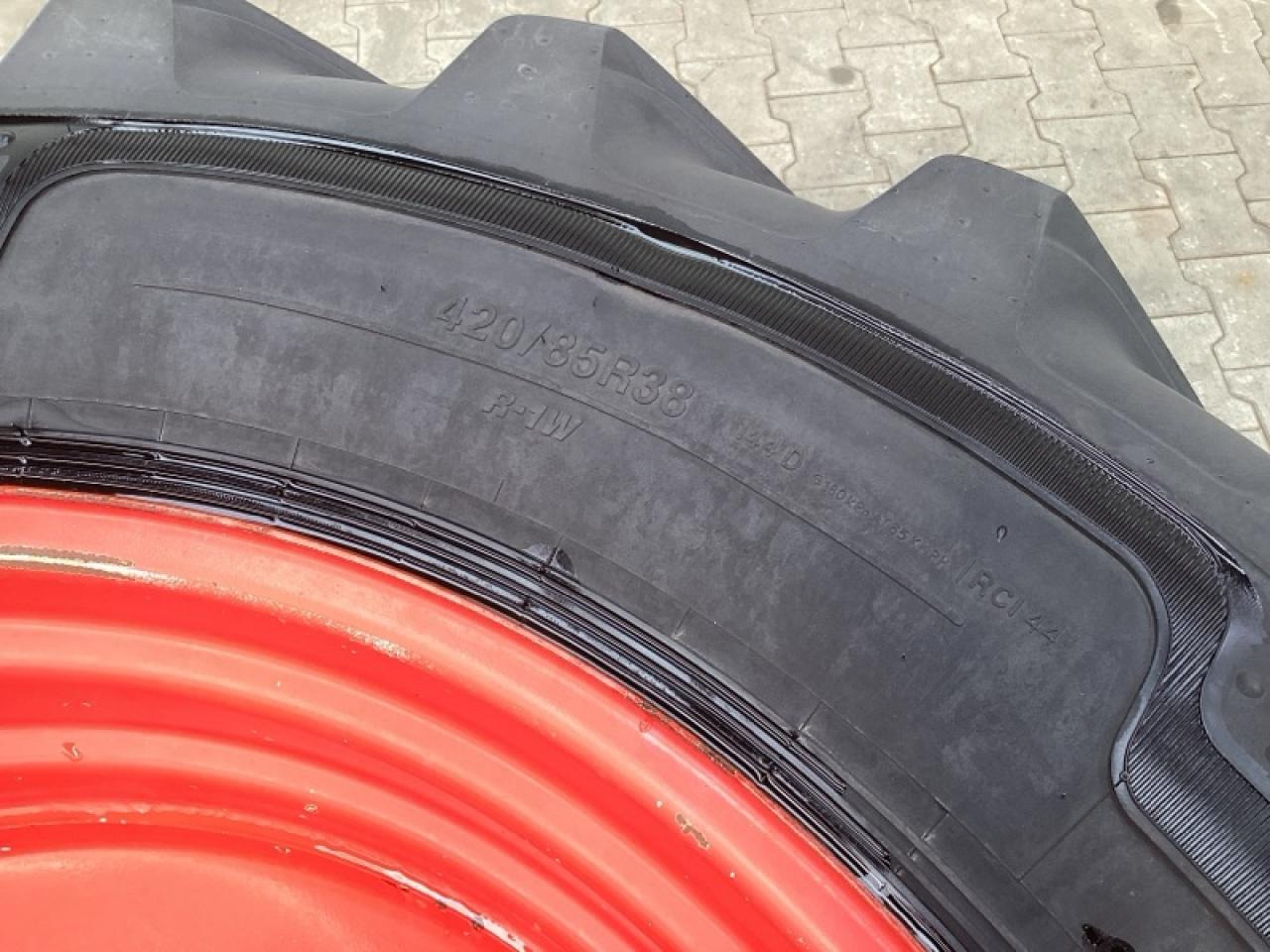 UNBEKANNT 420R38 & 20.8R46 - Tire for Agricultural machinery: picture 2 UNBEKANNT 420R38 & 20.8R46 - Tire for Agricultural machinery: picture 2
