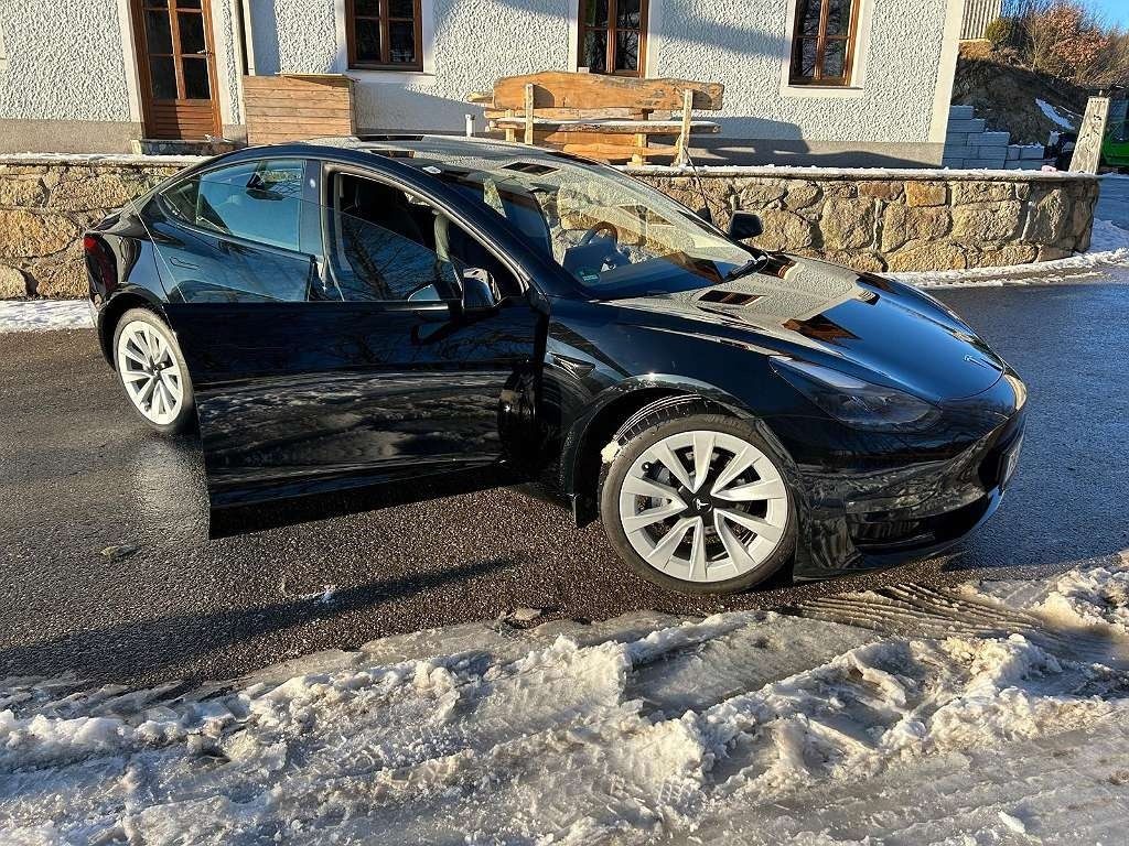Tesla Model 3 Long Range - Car: picture 2 Tesla Model 3 Long Range - Car: picture 2