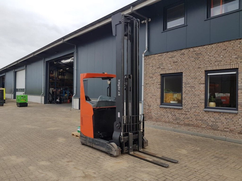 Reach truck BT RRE180H Toyota 1.8 ton Triplex Freelift Sideshift Elektra Reachtruck: picture 11