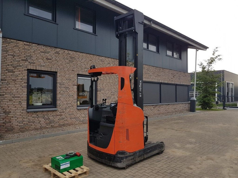 Reach truck BT RRE180H Toyota 1.8 ton Triplex Freelift Sideshift Elektra Reachtruck: picture 8
