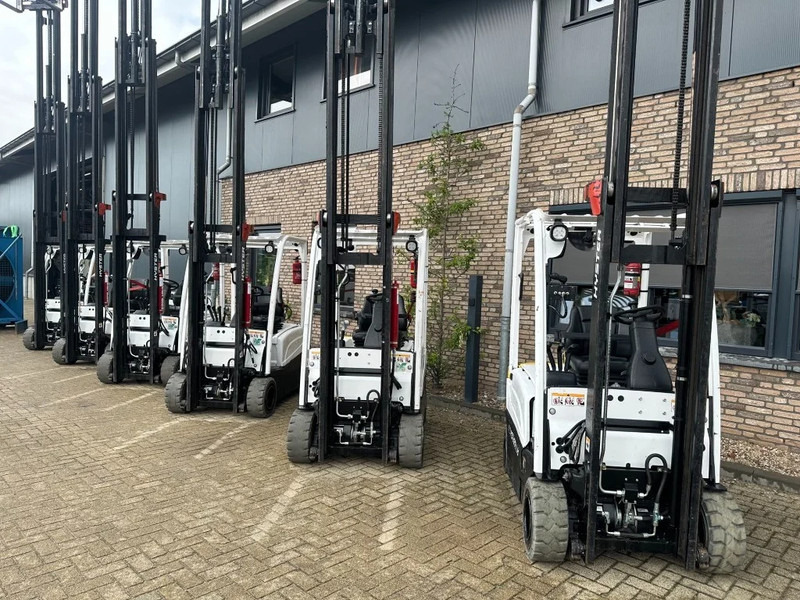 Hyster J1.8XN MWB 1.8 ton Triplex Freelift Sideshift Positioner Elektra Heftruck Accu 2023 - Forklift: picture 3 Hyster J1.8XN MWB 1.8 ton Triplex Freelift Sideshift Positioner Elektra Heftruck Accu 2023 - Forklift: picture 3