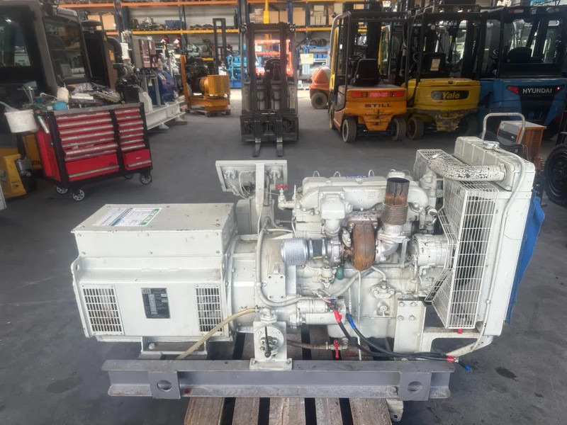 Perkins T4.236 60 kVA noodstroom generatorset as New ! 256 hours ! - Generator set: picture 4 Perkins T4.236 60 kVA noodstroom generatorset as New ! 256 hours ! - Generator set: picture 4