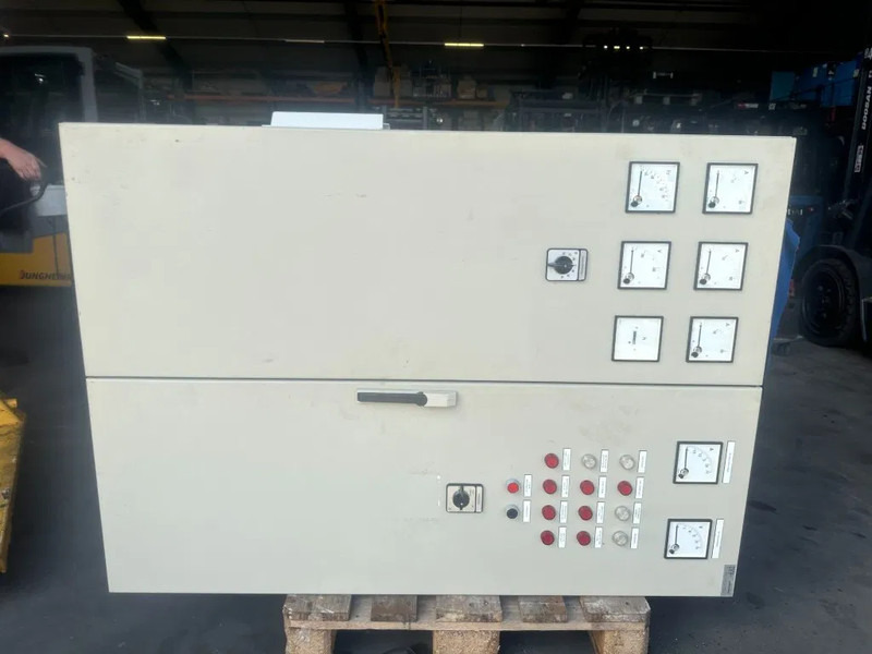 Perkins T4.236 60 kVA noodstroom generatorset as New ! 256 hours ! - Generator set: picture 3 Perkins T4.236 60 kVA noodstroom generatorset as New ! 256 hours ! - Generator set: picture 3