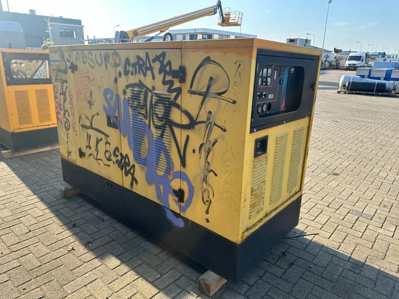 SDMO Perkins Leroy Somer 40 kVA Silent generatorset ex Emergency 206 hours ! - Generator set: picture 4 SDMO Perkins Leroy Somer 40 kVA Silent generatorset ex Emergency 206 hours ! - Generator set: picture 4