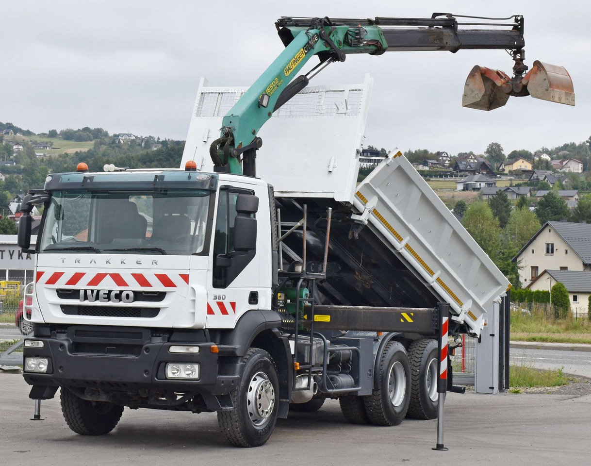 Iveco TRAKKER 360 * Kipper 5,20m* PK 16502 / FUNK*6x4 - Tipper, Crane truck: picture 3 Iveco TRAKKER 360 * Kipper 5,20m* PK 16502 / FUNK*6x4 - Tipper, Crane truck: picture 3