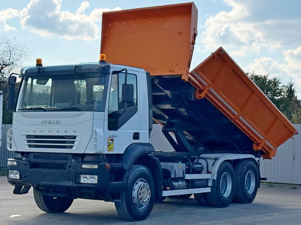 Iveco TRAKKER 380 * Kipper 5,25 m + BORDMATIC / 6x4 - Tipper, Crane truck: picture 3 Iveco TRAKKER 380 * Kipper 5,25 m + BORDMATIC / 6x4 - Tipper, Crane truck: picture 3