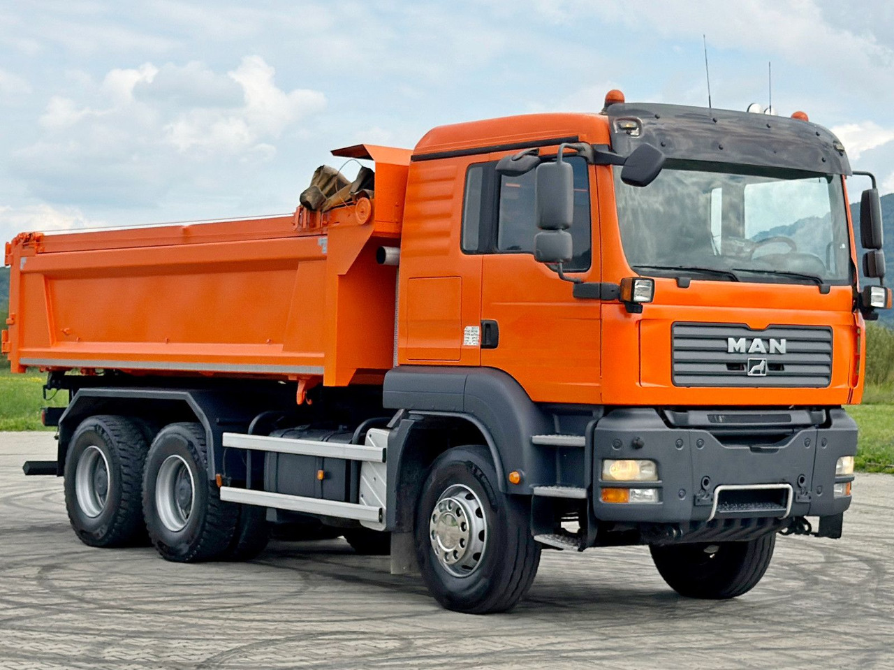 MAN TGA 33.440 * KIPPER 5,10 m + BORDMATIC / 6x4*TOP - Tipper, Crane truck: picture 4 MAN TGA 33.440 * KIPPER 5,10 m + BORDMATIC / 6x4*TOP - Tipper, Crane truck: picture 4