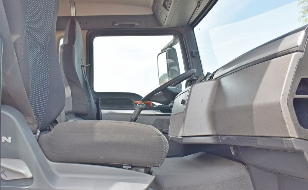 Crane truck, Autotransporter truck MAN TGS 26.320 * FASSI F170A.22 + FUNK* TOPZUSTAND: picture 10 Crane truck, Autotransporter truck MAN TGS 26.320 * FASSI F170A.22 + FUNK* TOPZUSTAND: picture 10