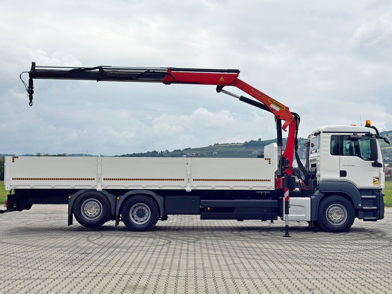MAN TGS 26.320*PRITSCHE 7,50m /PK 19.001 SLD + FUNK - Crane truck: picture 5 MAN TGS 26.320*PRITSCHE 7,50m /PK 19.001 SLD + FUNK - Crane truck: picture 5