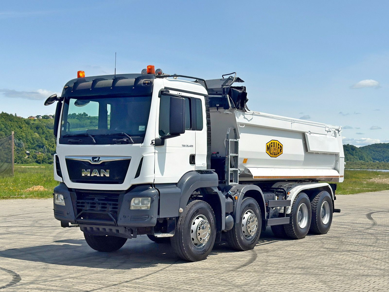 MAN TGS 35.420 KIPPER * 8x4 * TOPZUSTAND - Tipper: picture 1 MAN TGS 35.420 KIPPER * 8x4 * TOPZUSTAND - Tipper: picture 1