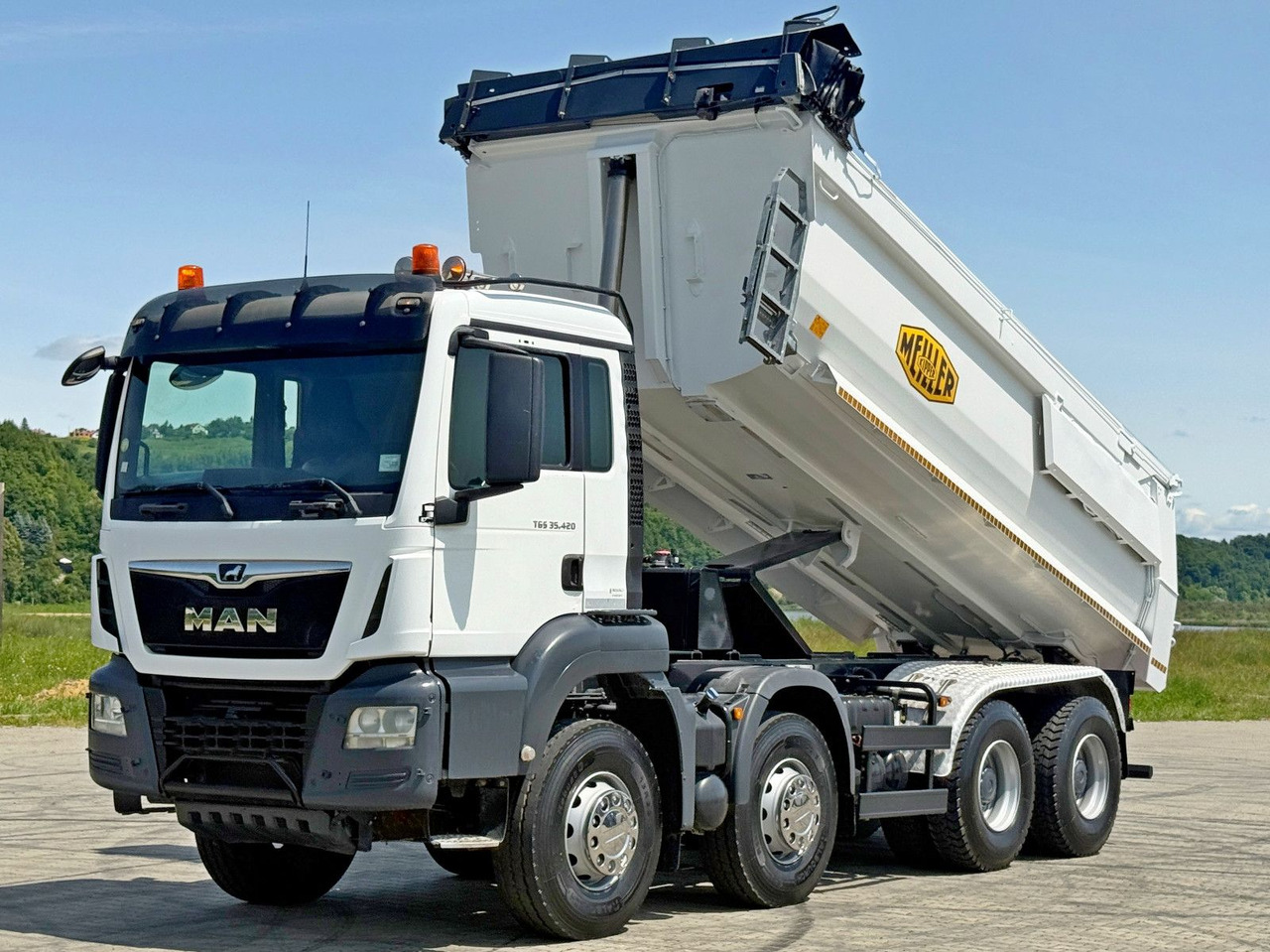 MAN TGS 35.420 KIPPER * 8x4 * TOPZUSTAND - Tipper: picture 3 MAN TGS 35.420 KIPPER * 8x4 * TOPZUSTAND - Tipper: picture 3