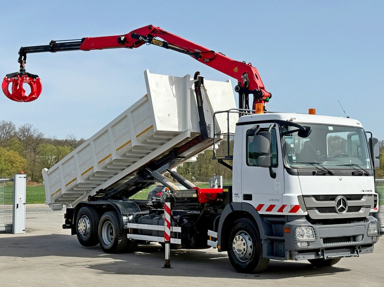 Mercedes-Benz ACTROS 2536 * Abrollkipper + EPSILON Q150Z82 - Hook lift truck: picture 3 Mercedes-Benz ACTROS 2536 * Abrollkipper + EPSILON Q150Z82 - Hook lift truck: picture 3