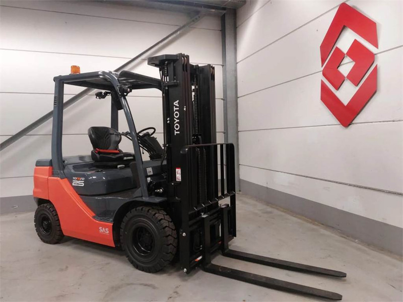 Toyota 52-8FDF25 - Diesel forklift: picture 3 Toyota 52-8FDF25 - Diesel forklift: picture 3