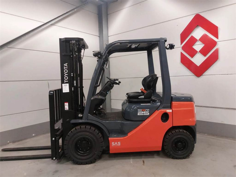 Toyota 52-8FDF25 - Diesel forklift: picture 2 Toyota 52-8FDF25 - Diesel forklift: picture 2