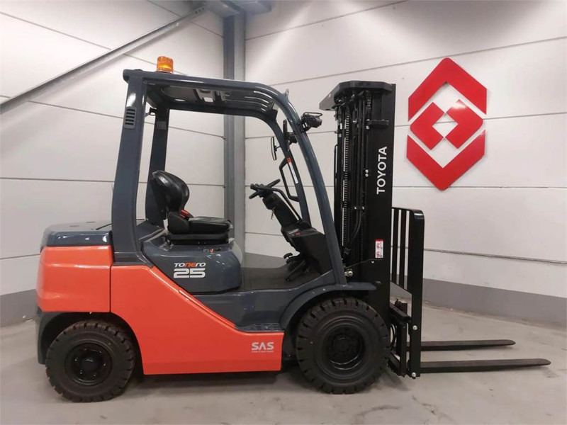 Toyota 52-8FDF25 - Diesel forklift: picture 1 Toyota 52-8FDF25 - Diesel forklift: picture 1