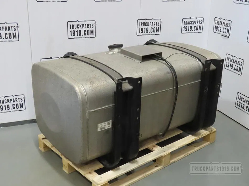 MAN 81.12201-6932 Brandstoftank + steunen 480L - Fuel tank for Truck: picture 2 MAN 81.12201-6932 Brandstoftank + steunen 480L - Fuel tank for Truck: picture 2