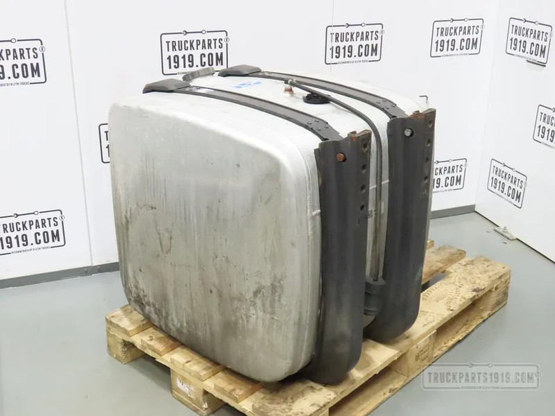 Scania 1888934 Brandstoftank + steunen 320L - Fuel tank for Truck: picture 2 Scania 1888934 Brandstoftank + steunen 320L - Fuel tank for Truck: picture 2