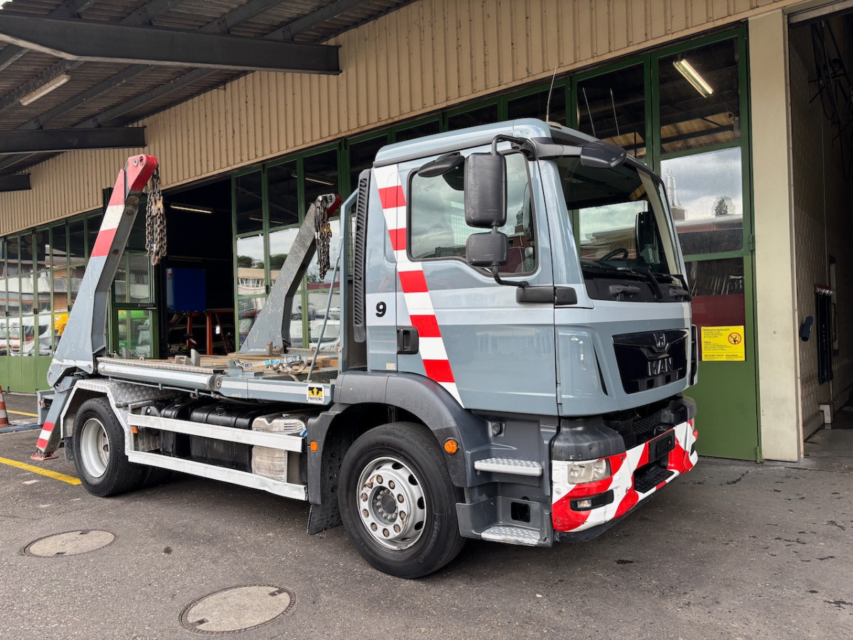 MAN TGM 18.340 - Skip loader truck: picture 1 MAN TGM 18.340 - Skip loader truck: picture 1
