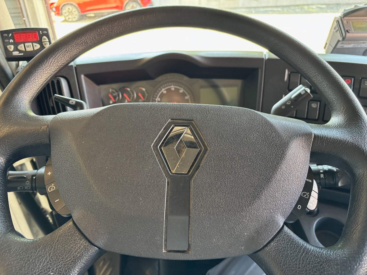 RENAULT D12.240 - Refrigerator truck: picture 5 RENAULT D12.240 - Refrigerator truck: picture 5