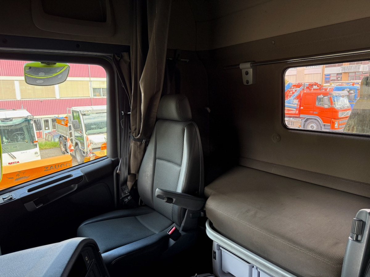 SCANIA R490     8x4 - Hook lift truck: picture 5 SCANIA R490     8x4 - Hook lift truck: picture 5