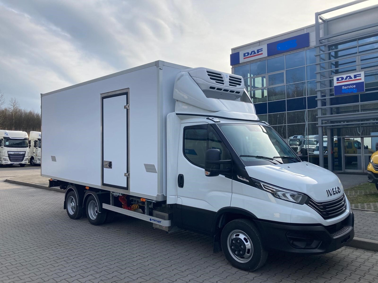 IVECO Daily BE-Truck 35S18H A8 180 PS Kühlkoffer 7.000kg Gesamtgewicht - Refrigerator truck: picture 4 IVECO Daily BE-Truck 35S18H A8 180 PS Kühlkoffer 7.000kg Gesamtgewicht - Refrigerator truck: picture 4
