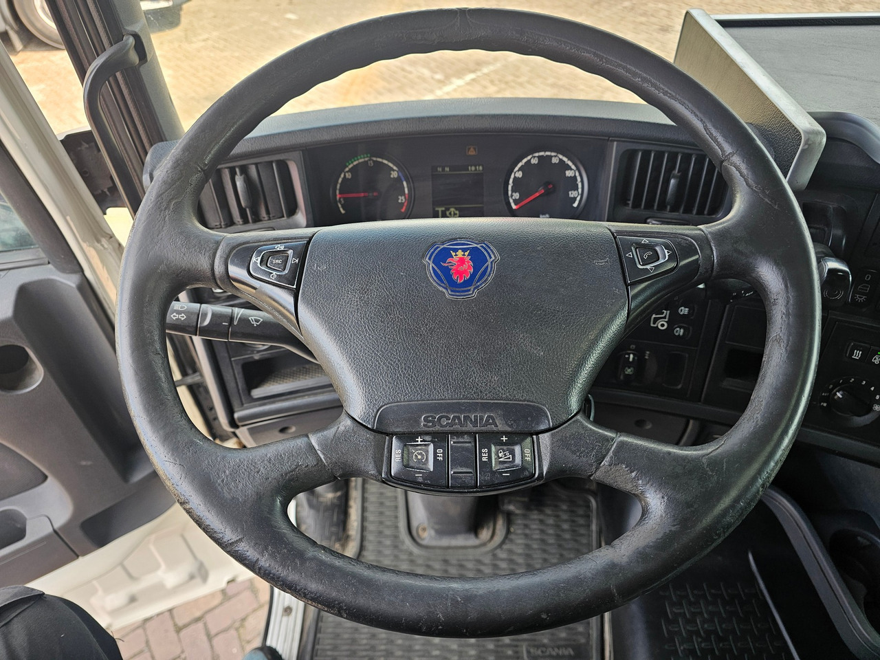 Scania R440 Highline - Tractor unit: picture 5 Scania R440 Highline - Tractor unit: picture 5