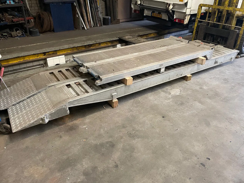 Kässbohrer Oprijplaaten - Low loader semi-trailer: picture 1 Kässbohrer Oprijplaaten - Low loader semi-trailer: picture 1