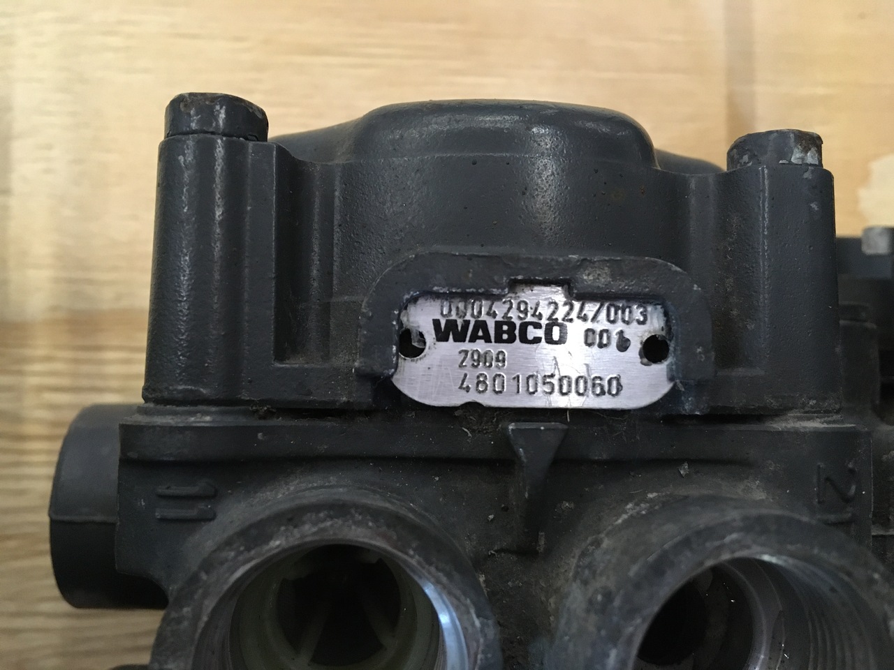 AXLE MODULATOR EPB-2 ACTROS-ATEGO - Brake parts for Truck: picture 3 AXLE MODULATOR EPB-2 ACTROS-ATEGO - Brake parts for Truck: picture 3
