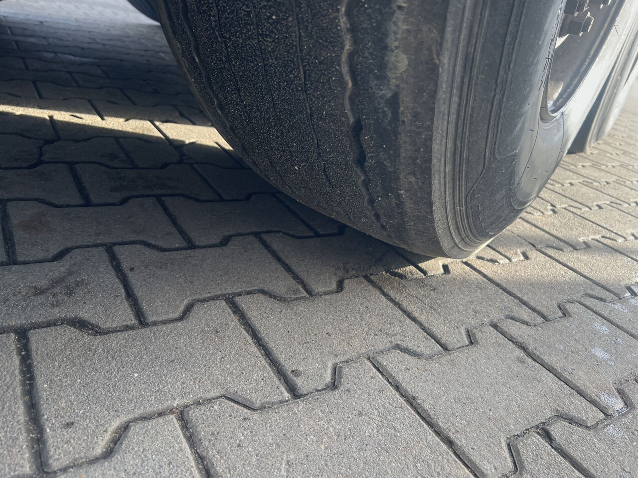 Curtainsider semi-trailer Naczepa ciężarowa KRONE: picture 18