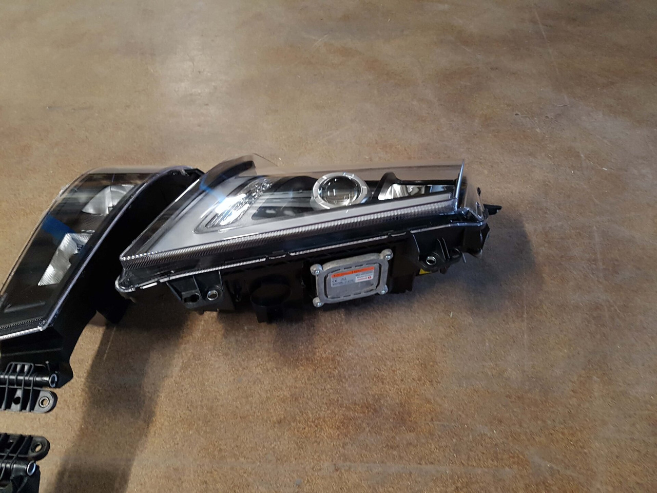 COMPLETE SET VOOR VOLVO FH4 (FH16 LOOK) DEPO XENON KOPLAMPEN + MISTLAMPEN LINKS EN RECHTS. 000126 - Fog light for Truck: picture 2 COMPLETE SET VOOR VOLVO FH4 (FH16 LOOK) DEPO XENON KOPLAMPEN + MISTLAMPEN LINKS EN RECHTS. 000126 - Fog light for Truck: picture 2