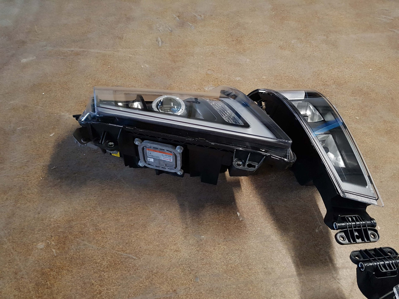 COMPLETE SET VOOR VOLVO FH4 (FH16 LOOK) DEPO XENON KOPLAMPEN + MISTLAMPEN LINKS EN RECHTS. 000126 - Fog light for Truck: picture 3 COMPLETE SET VOOR VOLVO FH4 (FH16 LOOK) DEPO XENON KOPLAMPEN + MISTLAMPEN LINKS EN RECHTS. 000126 - Fog light for Truck: picture 3
