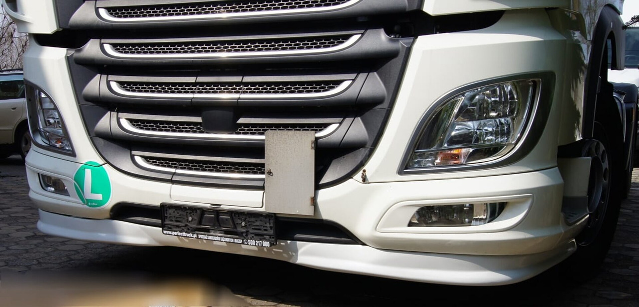 DAF XF 106 ONDER BUMPER SPOILER KLEUR H3279 000049b - Bumper for Truck: picture 3 DAF XF 106 ONDER BUMPER SPOILER KLEUR H3279 000049b - Bumper for Truck: picture 3
