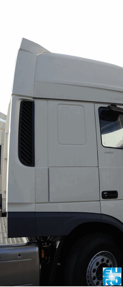 DAF XF 106 SC CABINE SPOILERSET KLAPGEDEELDE LINKS KLEUR H3279 000052 - Cab for Truck: picture 2 DAF XF 106 SC CABINE SPOILERSET KLAPGEDEELDE LINKS KLEUR H3279 000052 - Cab for Truck: picture 2