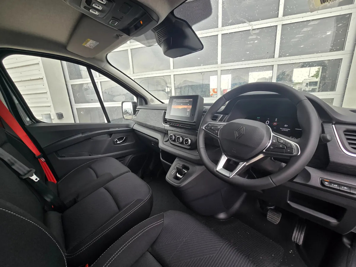 New Panel van NEW Renault Trafic Exclusive 170BHP/150BHP Auto White: picture 10