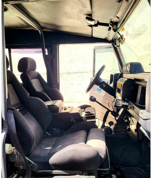 SUV Land Rover Defender 130 - Off road 4x4: picture 9 SUV Land Rover Defender 130 - Off road 4x4: picture 9