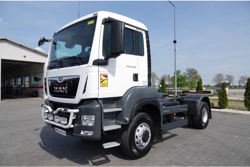 MAN TGS 18.420 / 4X4 / RAMA DŁ. 5,6 M / NAVI / DO ZABUDOWY / SPROWA - Cab chassis truck: picture 3 MAN TGS 18.420 / 4X4 / RAMA DŁ. 5,6 M / NAVI / DO ZABUDOWY / SPROWA - Cab chassis truck: picture 3