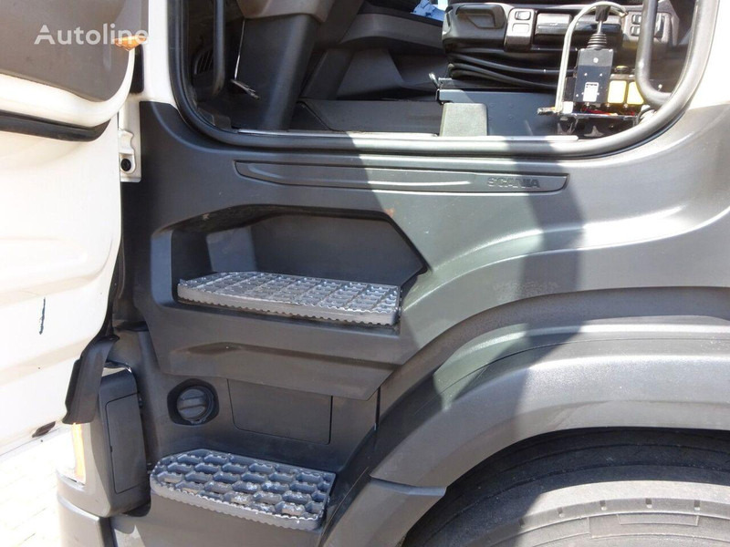 Lease a Scania R450 Hook lift truck 6x2 Scania R450 Hook lift truck 6x2: picture 12